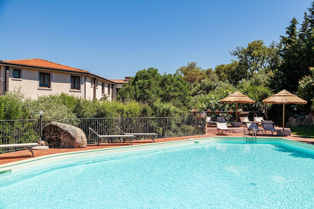 Hotel San Trano Luogosanto Exterior photo